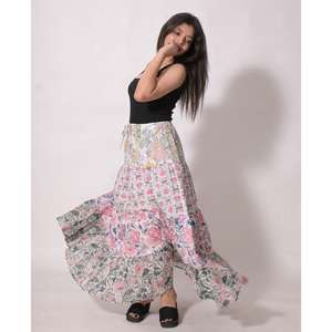 Falda Maxi Lavinas Ecológica, Transpirable, Informal, de Algodón con Estampado Floral, Estilo Boho, Patchwork, Hecha a Mano en India, para Mujer, Verano - Product Image 3