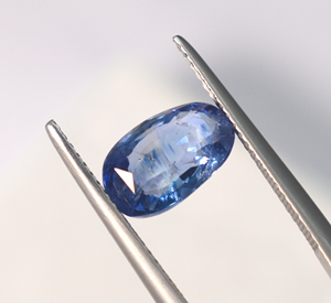 Saphir bleu naturel en forme de coussin allongé 3,70 carats 10,6x7,7x4,7 mm, saphir bleu non monté pour la création de bijoux - Product Image 5