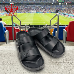 Fabricant de tongs EVA tendance sur le thème de la saison de football, proposant des sandales moulées par injection en gros pour les acheteurs internationaux - Product Image 2