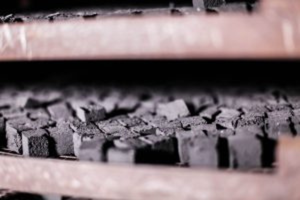 MEILLEUR VENDEUR CHARBON DE BOIS pour narguilé et barbecue disponible pour le service OEM CHARBON DE BOIS SHISHA adapté au brûleur de poêle à narguilé - Product Image 5