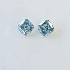 Diamant CVD de laboratoire certifié IGI, 1,00 carat, taille coussin bleu fantaisie, paire assortie, poli à la main, pour la fabrication de boucles d'oreilles et de bijoux - Product Image 4