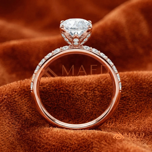 แหวนโรสโกลด์ทรงวงรีประดับเพชรเม็ดเล็กๆ ด้านข้าง ดีไซน์เรียบหรู เหมาะสำหรับเป็นแหวนแทนใจในวันครบรอบ - Product Image 3