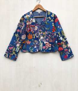 Chaleco sin mangas de algodón estilo hippie boho, chaleco acolchado de algodón, chaleco con estampado floral para mujer con 4 botones - Product Image 1