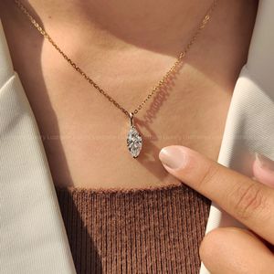 Pendentif solitaire en diamant marquise, collier en or rose, style solitaire élégant - Product Image 6