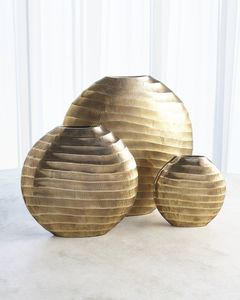 Ensemble de vases de table contemporains en laiton, faits à la main, texturés, ronds, décoratifs, en métal, pour la décoration intérieure moderne - Product Image 3