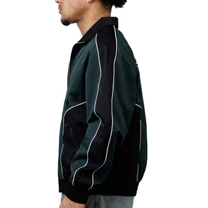 เสื้อแจ็คเก็ตกันลมกันน้ำแบบมีฮู้ดสำหรับเล่นกีฬากลางแจ้ง สไตล์วาร์ซิตี้ ผลิตตามแบบ OEM  ผ้าไนลอนลายทางหรือสีพื้น พร้อมซิป - Product Image 4