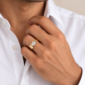 Bague de promesse classique unisexe en or plaqué jaune avec moissanite ovale sertie clos, bijoux - Product Image 4