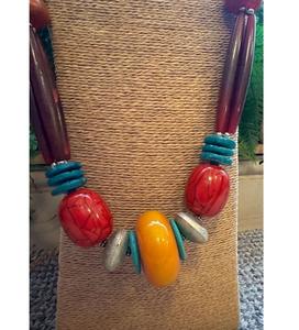 Collier en perles de résine ange fait main, design élégant et massif pour un usage quotidien - Product Image 5