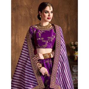 Increíble púrpura bordado Mulberry Silk Sangeet Wear Lehenga Choli - Product Image 4