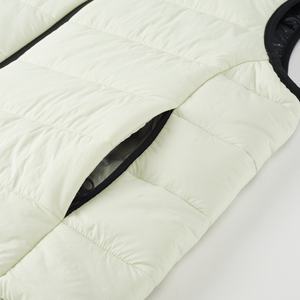 Chaleco acolchado de invierno para mujer con capucha, sin mangas, ligero, cálido, para exteriores, con cremallera y costuras duraderas - Product Image 5