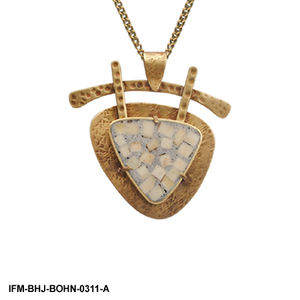 Collar con Colgante de Escudo Texturizado de Mosaico de Hueso Hecho a Mano con Cadena Dorada de Moda en Forma de Corazón para Fiesta - Product Image 2