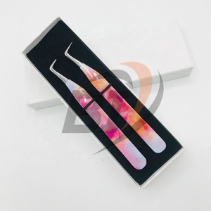 Pinzas de pestañas de diseño personalizado de 90 grados, extensiones de pestañas de acero sostenibles recubiertas de papel con logotipo privado - Product Image 5