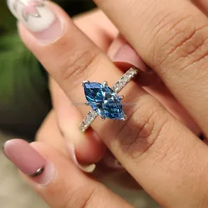 Anillo de Diamantes Azules con Corte Marquesa en Oro Blanco con Diamantes Pavé Laterales, Anillo de Compromiso de Lujo para Mujer, Anillo de Promesa - Product Image 4