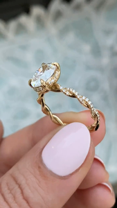 Bague de fiançailles en diamant de laboratoire ovale de 1,5 carat avec halo caché, bande pavée, or massif 14 carats, cadeau pour elle, bague de promesse - Product Image 2