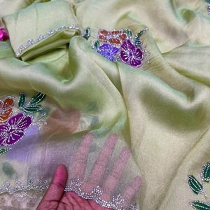 Sari en soie premium imprimé brodé avec travail Jarkhan et chemisier de créateur non cousu – Prix de gros par Royal Export - Product Image 2