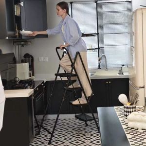 Sgabello leggero a quattro fasi impugnatura di sicurezza a pedale antiscivolo robusta scala multiuso in acciaio per ascensori da ufficio cucina - Product Image 3