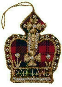 Ornement de Noël en forme de couronne écossaise, décoration festive pour arbre, ornement suspendu carré fait main avec couleurs vives - Product Image 3