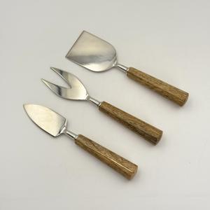 ชุดมีดสไลซ์ชีสแบบดีลักซ์ 3 ชิ้น ทำจากสแตนเลส พร้อมด้ามไม้ เหมาะสำหรับเป็นของขวัญ ใช้จัดเลี้ยง และโชว์ - Product Image 3