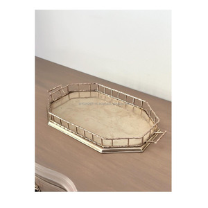 Plateau de service rectangulaire en laiton finition dorée parfait pour les fêtes de décoration de table à manger et les fonctions de mariage - Product Image 1