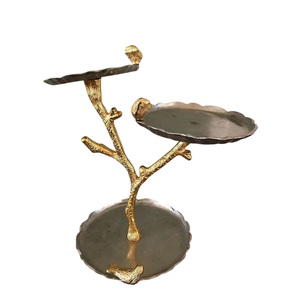 Soporte de pastel de metal dorado de 2 niveles con diseño floral y de mariposas y base decorativa para servir postres, ideal para fiestas y decoración del hogar. - Product Image 5