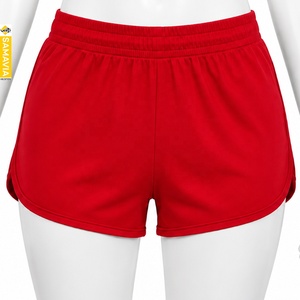 Shorts de sport SAMAVIA pour femme, rouge uni, taille mi-haute, tricoté, respirant, séchage rapide, coupe ajustée, taille élastique, 100 % polyester - Product Image 1
