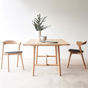 Juegos de Muebles para Restaurante Hechos con Madera de Teca Envejecida de Alta Calidad con un Diseño Moderno y Elegante, Aptos para una Variedad de Conceptos - Product Image 1