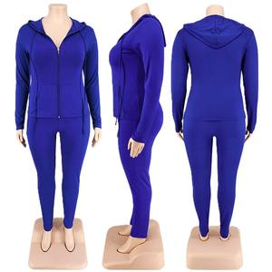 Conjunto de dos piezas de sudadera con capucha y pantalones deportivos de algodón 100% para mujer, talla grande, estilo urbano, con logo personalizado. - Product Image 2