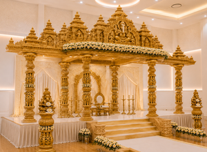 Ensemble de Mandap Manavarai sculpté en or Anmol d'Inde du Sud, style grand temple, en fibre, pour mariages sud-indiens et hindous aux États-Unis - Product Image 2