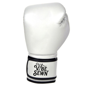 Gants de boxe en cuir blanc cousus Vibe, fermeture réglable à boucle et sangle pour le poignet, unisexe et logo personnalisé - Product Image 6