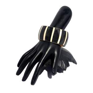 Brazaletes Artesanales de Madera, Resina y Latón, Colección de Brazaletes Modernos con Diseño Geométrico - Product Image 4