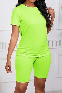 Conjunto de 2 Piezas para Mujer en Verde Neón, Top de Manga Corta y Pantalones Cortos Deportivos, Ropa Deportiva Informal de Verano - Product Image 3