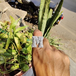 Anillo Personalizado con Iniciales de Moissanita, Anillo de Plata de Ley 925 con Letras del Alfabeto, Anillos de Diamantes de Corte Redondo para Hombre - Product Image 1