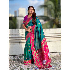 Sari Tradicional de Seda Suave Verde con Bordado Zari, Elegantes Vestidos de Noche - Product Image 1