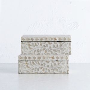 Sofisticadas cajas de nácar con superficie luminosa para decoración interior de alta gama y exhibición. - Product Image 2