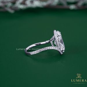 Bague de fiançailles ovale de créateur en or massif avec bande torsadée pavée, bague de mariage en diamant de laboratoire certifié IGI pour femme - Product Image 5