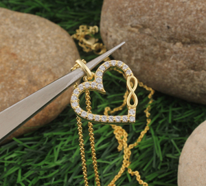 Collar con Colgante de Corazón Pequeño de Plata de Ley 925 Chapado en Platino, Estilo Vintage Minimalista con Gema de Circonita Cúbica, Marca SHREE JAIPUR - Product Image 5
