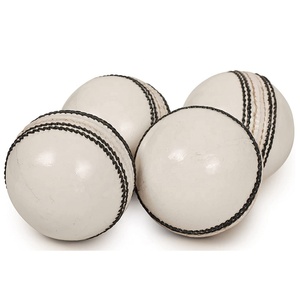 Cuir de haute qualité adapté aux matchs de club et aux tournois - Balles de cricket en cuir blanc chez Qasaab Gloves Company - Product Image 4
