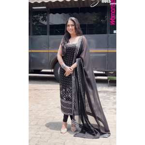 Ensemble de costume élégant de créateur taille XL avec broderie de fils et travail de miroir véritable - Product Image 6