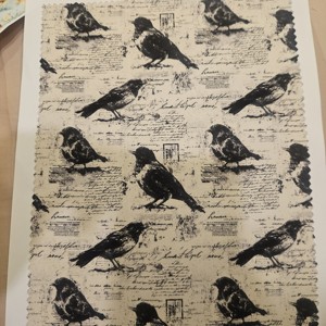 Belle collection de motifs numériques vintage en coton, 44 pouces de largeur, sur tissu pour draps, prêts à être expédiés immédiatement. - Product Image 3