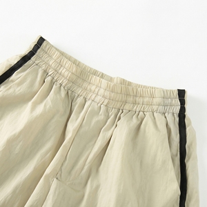 Conjunto Deportivo Sin Mangas con Rayas Beige y Negras |   Conjunto utilitario con cuello alto y cremallera |   Conjunto Deportivo Informal |   Fabricante OEM Personalizado - Product Image 5