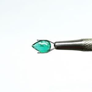 Esmeralda Verde de 1.93 Quilates, Forma de Pera, de Zambia, Gema Suelta - Product Image 3