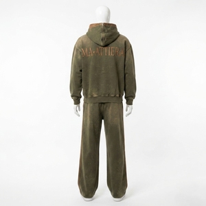 Conjunto Deportivo para Hombre con Capucha, Color Verde Oliva, Cierre Completo, Sudadera Holgada de Algodón y Pantalones con Estampado de Estrellas y Logotipo con Letras en la Parte Delantera - Product Image 3
