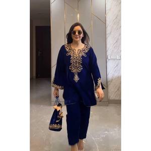 TRAVAIL DE SÉQUENCE DE BRODERIE EN VELOURS TENDANCE KURTI AVEC BLEU PALAZZO - Product Image 1