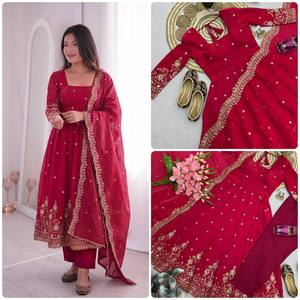 Ensemble Anarkali 3 pièces tendance de luxe, violet foncé bicolore, en soie Fandy, coupe ajustée, longueur ras du sol, style indien pakistanais, pour l'hiver - Product Image 5