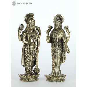 Petite sculpture traditionnelle superfine en laiton de 3 pouces Lakshmi Narayan Idol pour la décoration intérieure de mariage et le temple faits à la main en Inde - Product Image 2