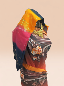 Tela Garbasaar con Estampado Floral Ecológico en Naranja Quemado para Vestido Dirac, Chal Multicolor con Bordado Dorado para Boda - Product Image 2