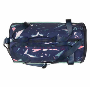 กระเป๋าเดินทางแบบดัฟเฟิลไนลอนพิมพ์ลายแบบซับลิเมชั่นสุดหรู บริการ OEM ใหม่ พร้อมโลโก้สั่งทำ ความจุขนาดใหญ่ และเป็นมิตรกับสิ่งแวดล้อม สำหรับการเดินทางและเล่นกีฬา - Product Image 4