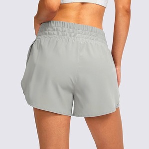 Shorts d'entraînement légers pour femmes 2-en-1, shorts de sport, yoga et course à pied avec doublure intégrée, taille élastique et poche latérale - Product Image 2