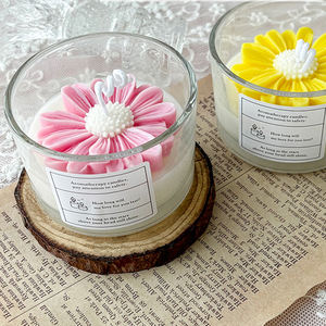 Bougie artisanale en cire de soja écologique en forme de marguerite, parfumée à la freesia, faible MOQ, décoration d'intérieur, mariage, Pâques - Product Image 4