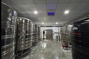 Sistema de Tratamiento de Agua por Desalinización de Acero Inoxidable 304 Personalizado, Tanque de Almacenamiento Vertical, Unidad de Filtración RO 3000L/Hora, UV/Ozono 1 - Product Image 5
